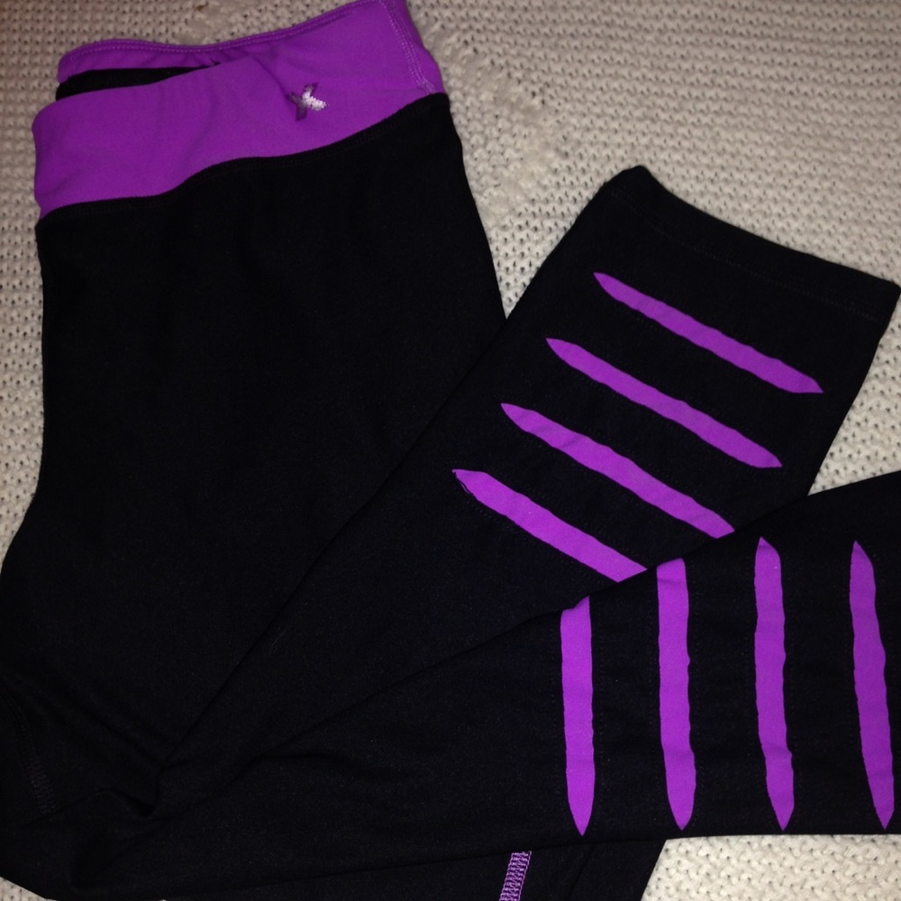 Active wear leggings with zipper pocket